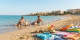 Familienurlaub am Meer: Passendes Ziel, kinderfreundlicher Strand und komfortable Unterkunft finden