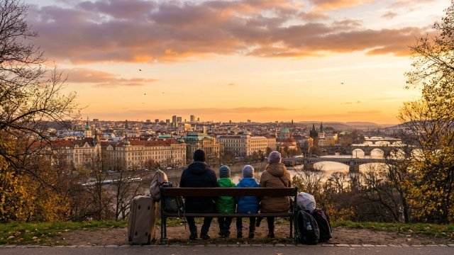 Beste Reisezeit für günstige Familien-Städtereisen: Tipps und Termine für Österreich & Europa